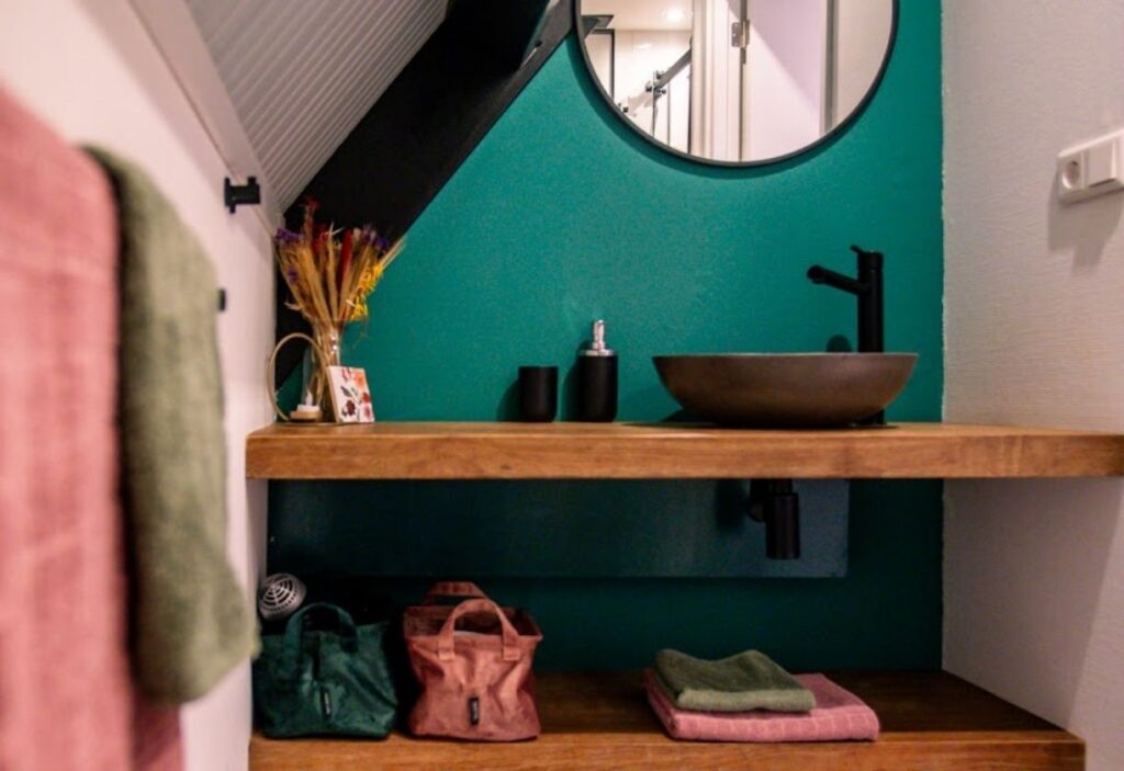 kleurrijke retraite badkamer