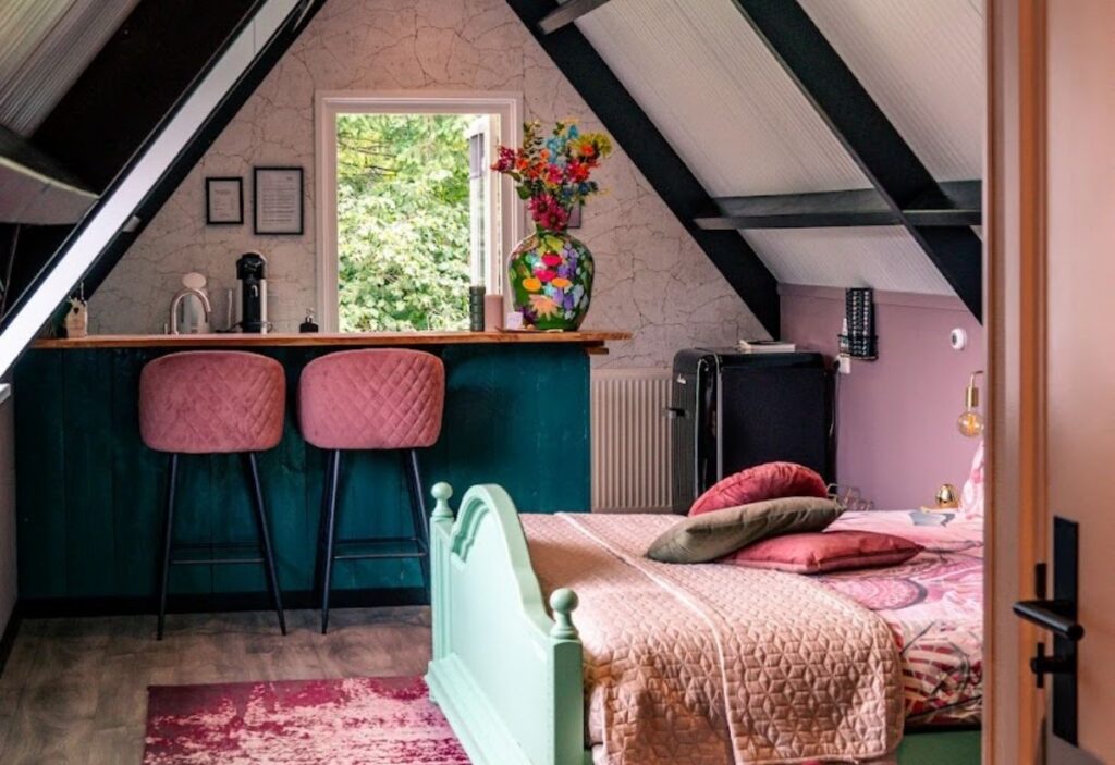 kleurrijke retraite bed