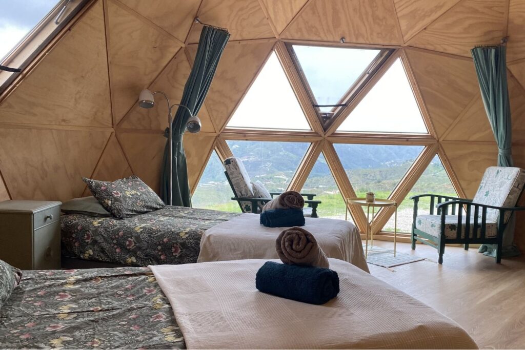 reis naar binnen retraite dome slaapkamer