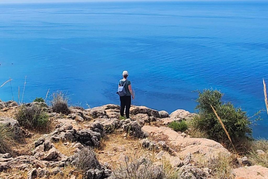 reis naar binnen retraite in andalusie uitkijk berg