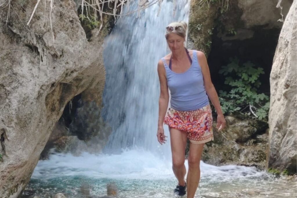 reis naar binnen retraite waterval
