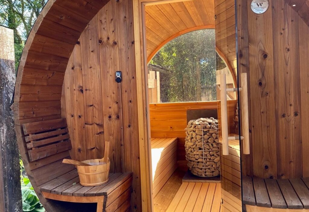 the simple art of being retraite barrelsauna