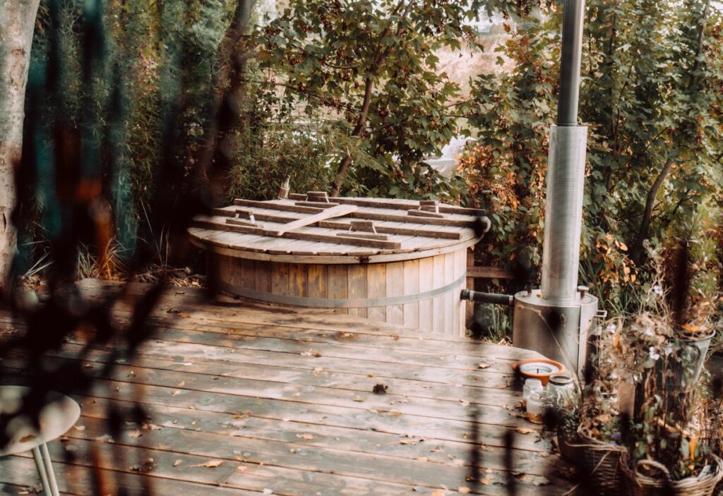 the simple art of being retraite terras hottub