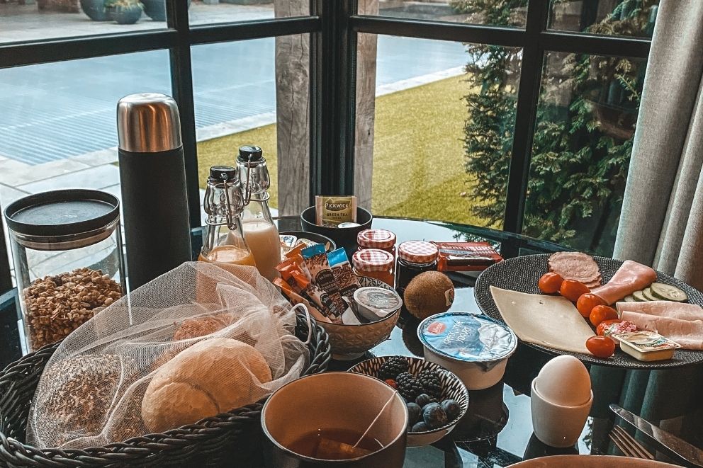 volledig tot rust komen retraite ontbijt tafel